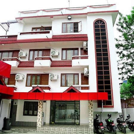 Oyo 104 Hotel Baltic Inn Kathmandu Exterior photo